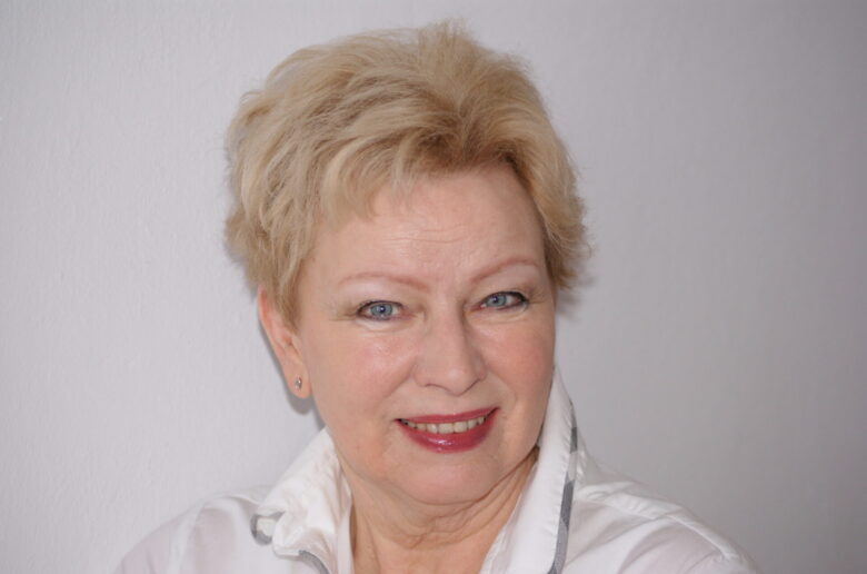 Krystyna Kofta wspiera kobiety