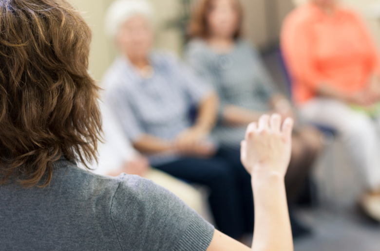 Kobieta pracująca w pomocy spocznej