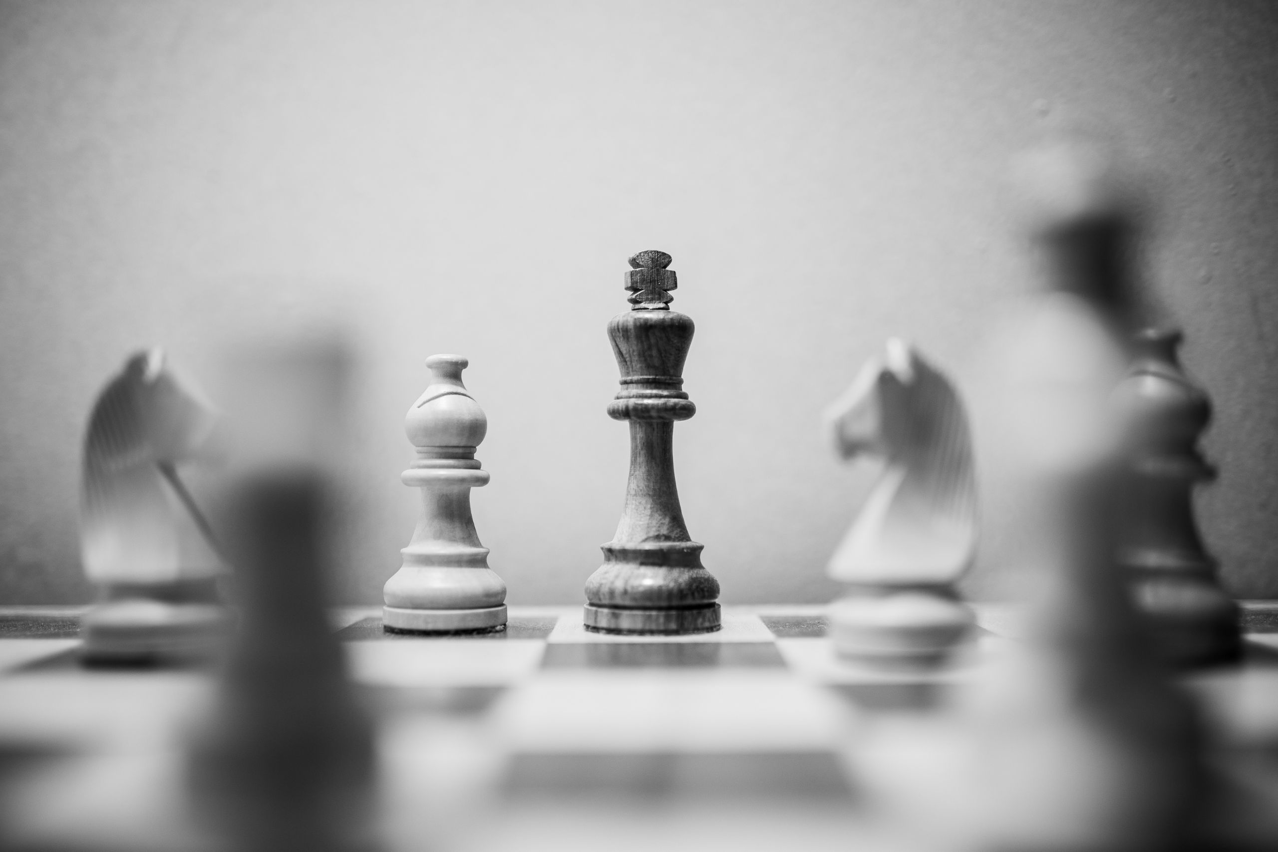 Pionek na szachownicy (Foto. Canva Pro)