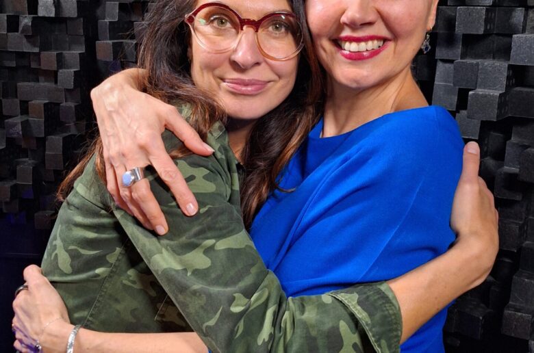 Czy sztuczna inteligencja sprawi, że nie będziemy samotni? Na zdjęciu: Olga Kozierowska i Jowita Michalska