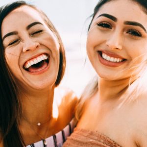 Dwie uśmiechające się kobiety